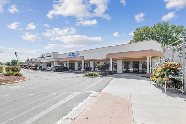 Valley View Plaza: 3228 S Western Ave, Marion, IN 46953